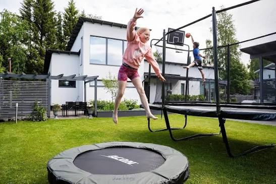 How the Right Trampoline Park Equipment Can Improve Visitor Experience